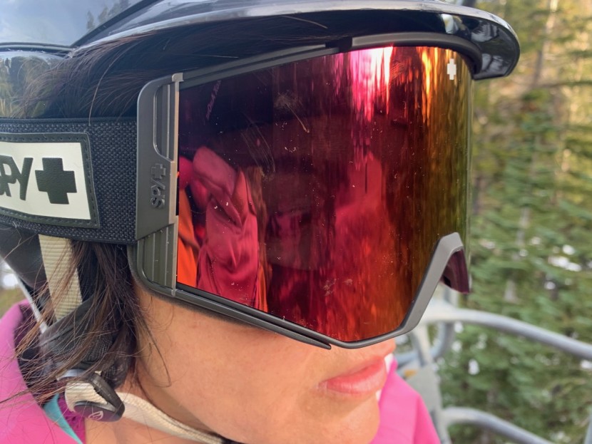 ski goggles - the fit of the ace is fairly large. testers with smaller faces...