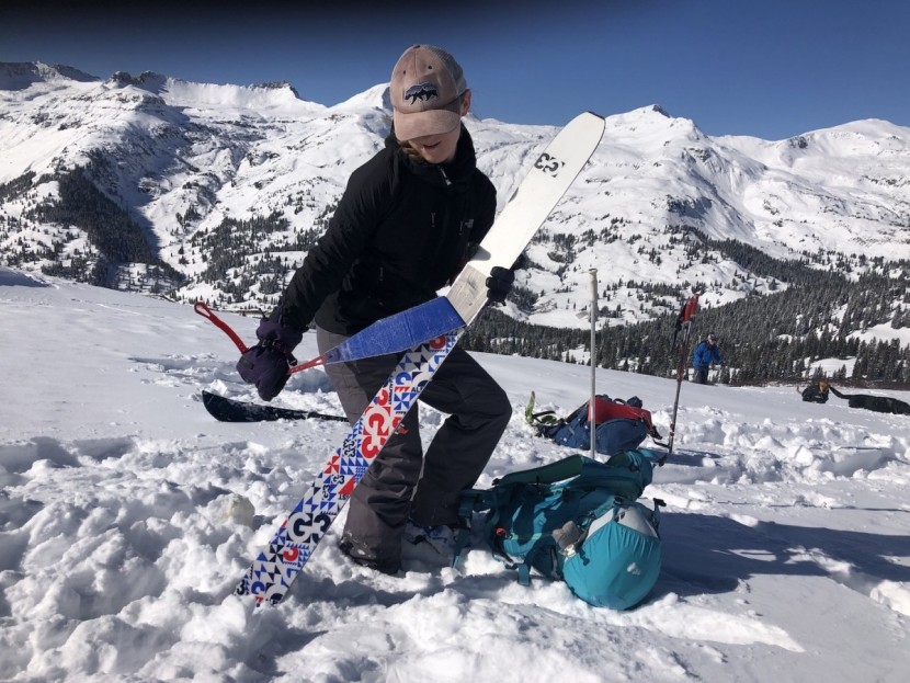 burton deluxe gore-tex for women - jo demonstrates how to take off a skin with style! these gloves...