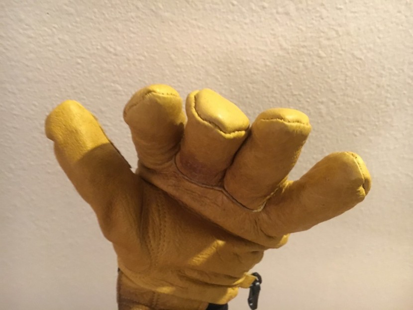 flylow ridge glove - the bulky stitching is located directly on the fingertip inhibiting...