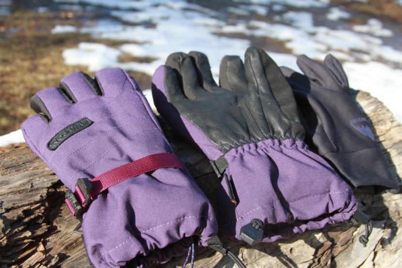 burton deluxe gore-tex for women - a look at the construction of this glove. it comes with a touch...