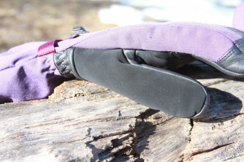 burton deluxe gore-tex for women - the soft material on the thumb is a nice nose wipe for snotty...