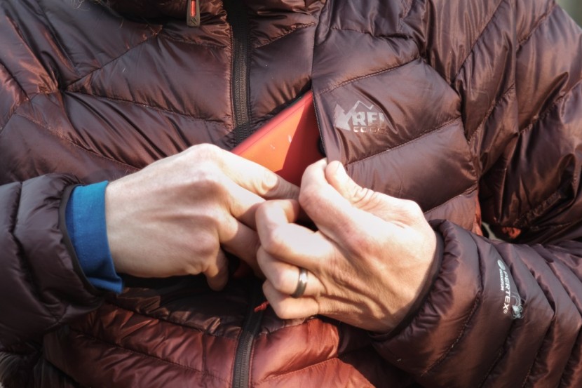 rei co-op magma 850 hoodie 2.0 - the external chest pocket is a great size for a phone or snacks and...