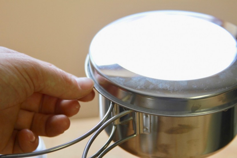 snow peak personal cooker 3 - unfortunately, the lids have no holders, making them very difficult...