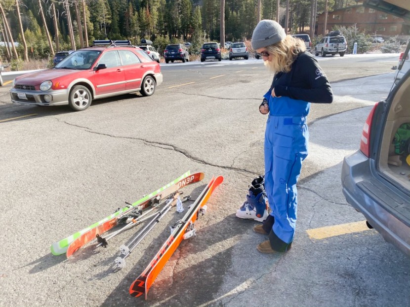 norrona lofoten gore-tex pro pants for women - zipping up the top bib, which can be added to the lofoten.