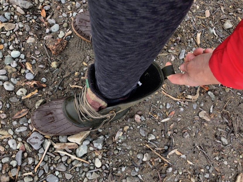 kamik sienna 2 - when unlaced, it's easy to pull this boot on with just one hand.