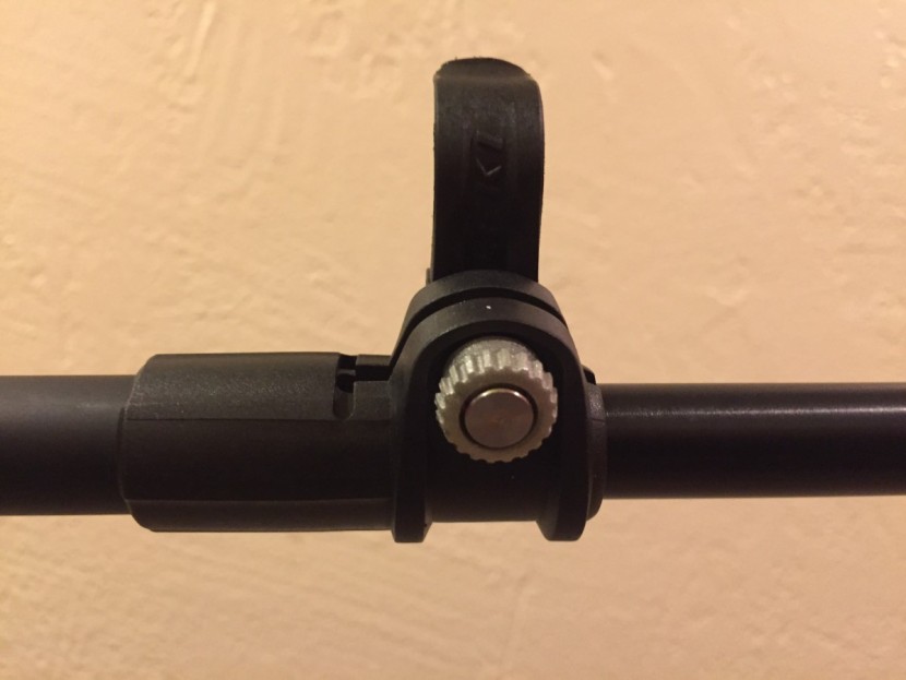 leki makalu lite cor-tec - the lever lock tightening dial is easy to adjust by hand.