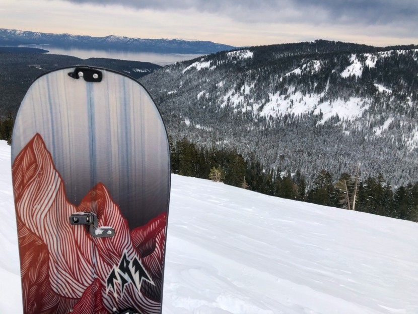 jones solution splitboard - beautiful and complementary graphic of the solution.