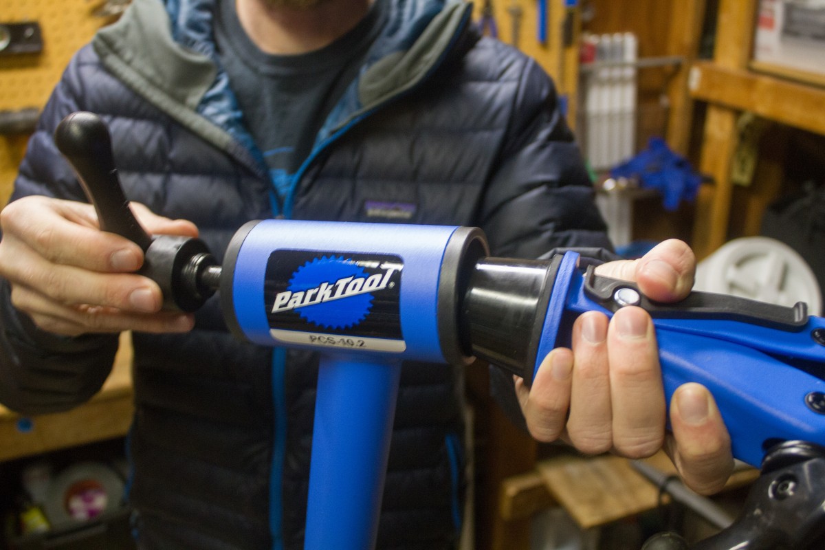 Park Tool PCS 10.2 Review (A compression cone and threaded handle control the stand's angle adjustment.)