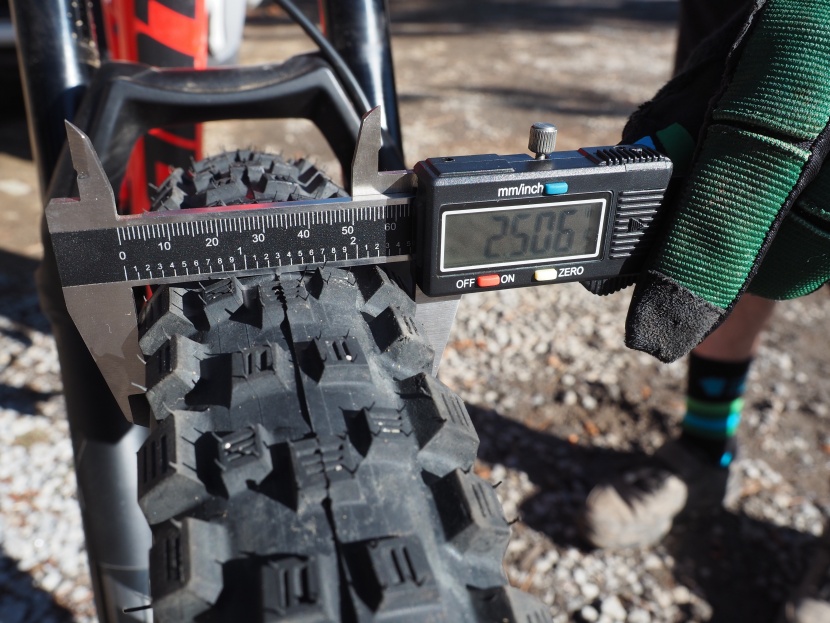 vittoria martello 2.6 - how it stacks up on the rim is worthy of our attention.