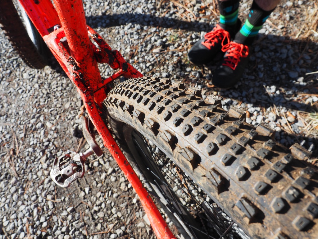 e*thirteen semi-slick plus 2.35 - this semi-slick tire does its job quite well. it rolls fast and...