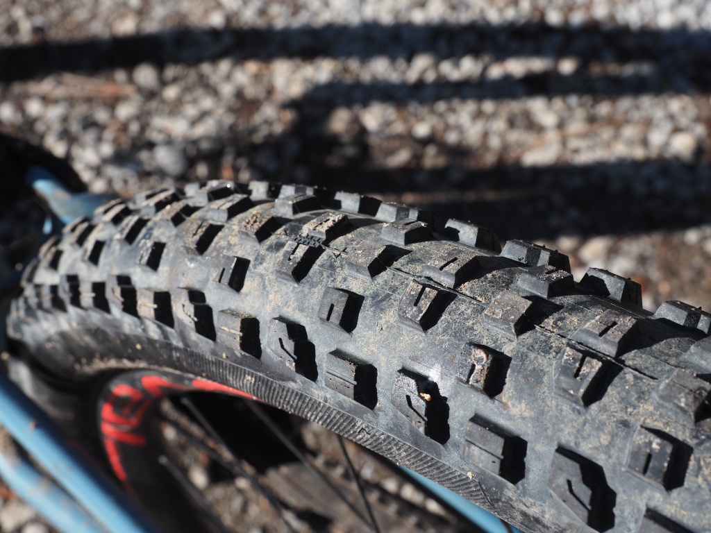 bontrager se4 team issue 2.6 - the high-volume bontrager se4 tire.