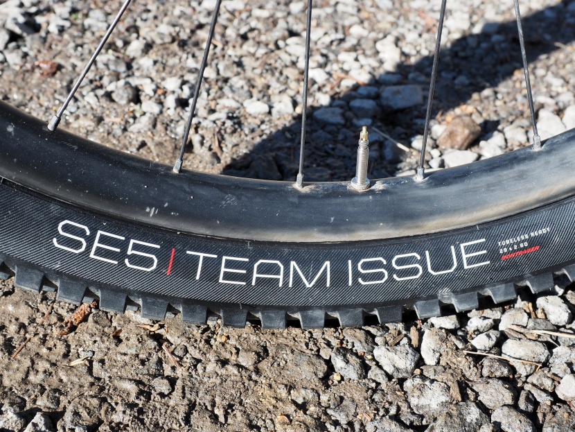 bontrager se5 team issue 2.6 - bontrager se5 team issue. no mistaking the model name with this one.