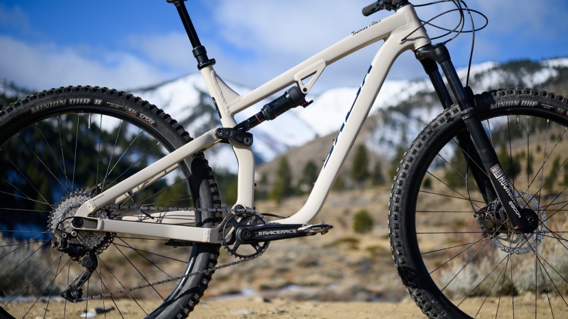 salsa horsethief deore - the alloy frame has somewhat conservative geometry by today's...