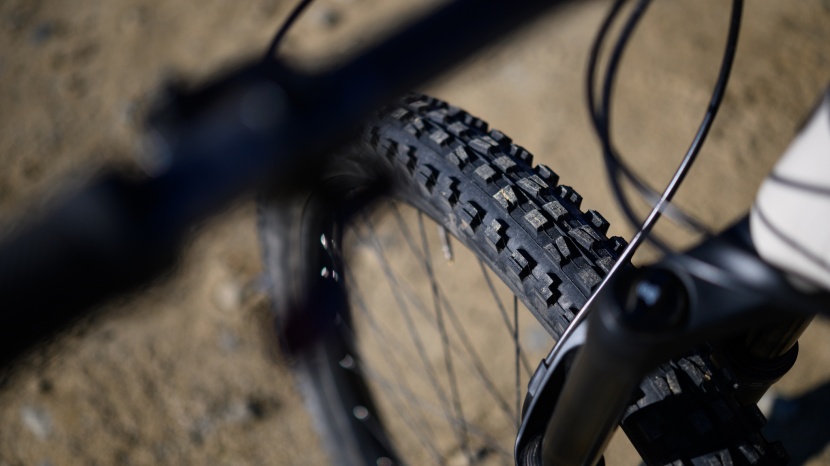 salsa nailed the wheels and tires on the horsethief. a 2.5" maxxis...