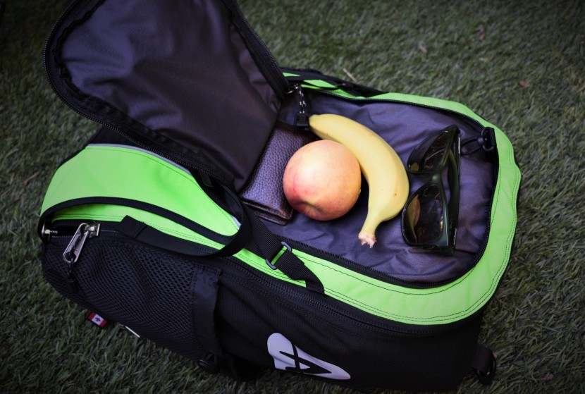 the medium size external pocket is a great spot to store your lunch...