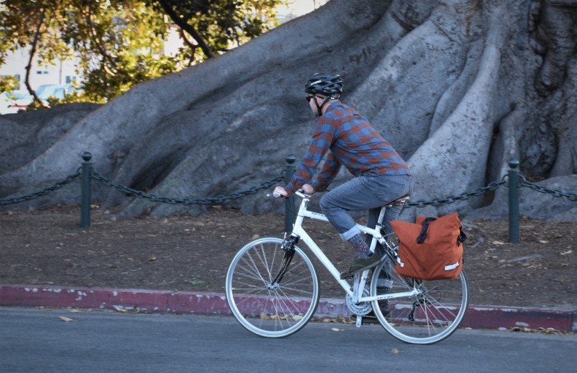 the signature h is a well-regarded urban and commuting style pannier.