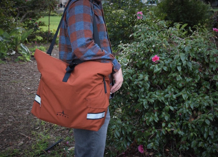 arkel signature h urban - the signature h is comfortable to carry with the shoulder straps...
