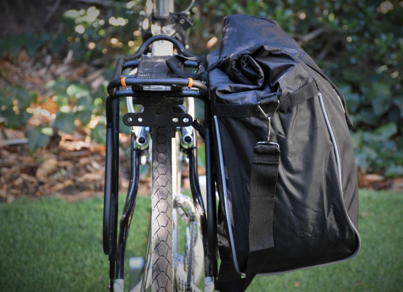 banjo brothers waterproof pannier - overall, the waterproof pannier is easy to use with its simple design.