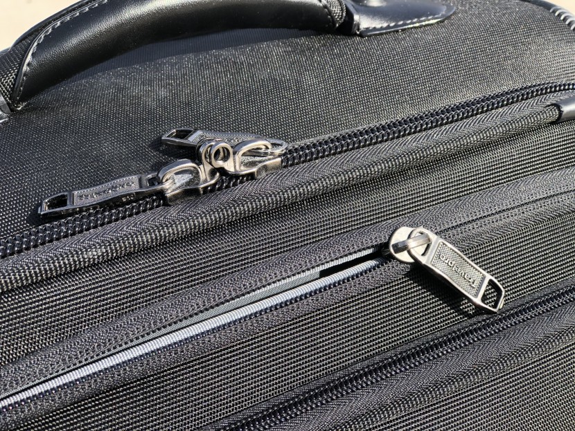 travelpro crew 11 21" expandable spinner suiter - though not the best of the best, the zippers and handles of the crew...