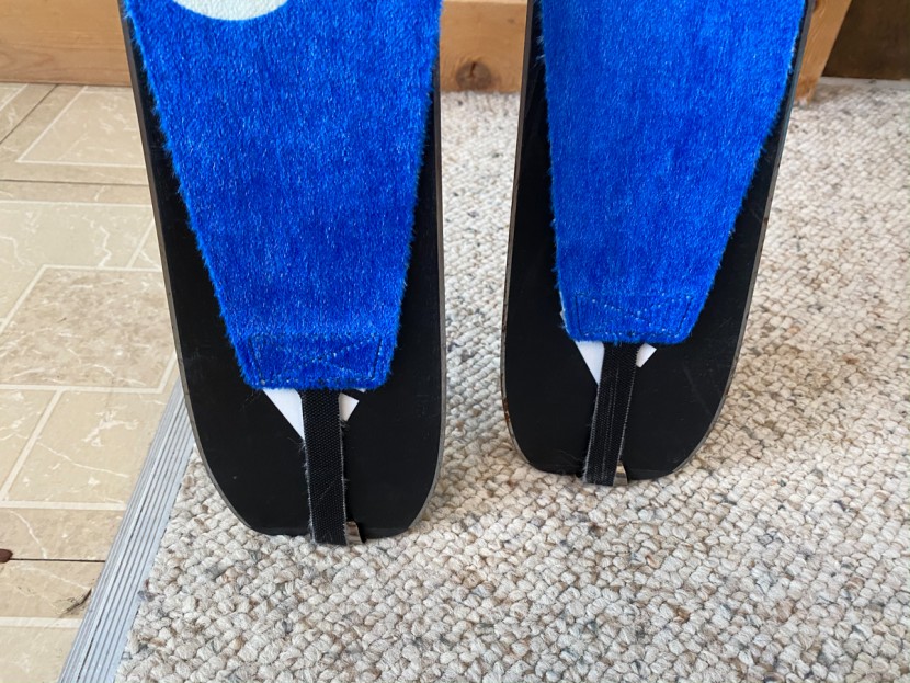 colltex mohair mix - the tail strap and clip is low profile, but doesn't work that well...