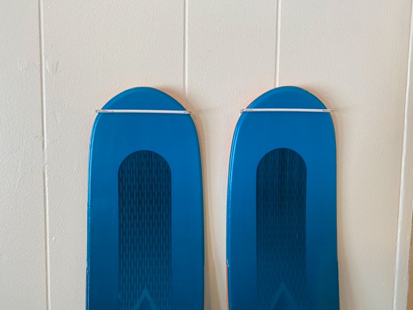 pomoca climb pro s glide - the simple, rigid tip loop of the pomoca does the job.