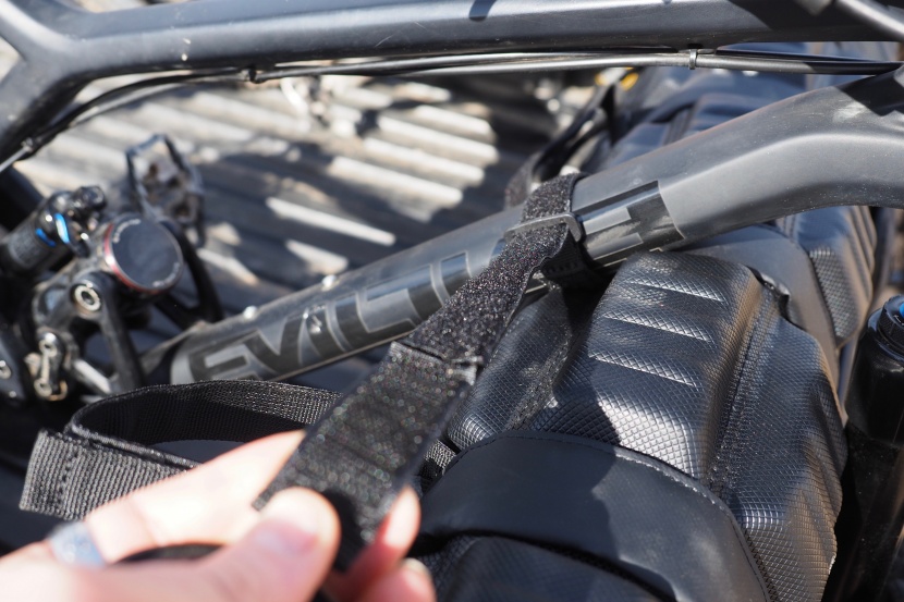 most of our test pads had decent top tube straps. the thule gatemate...