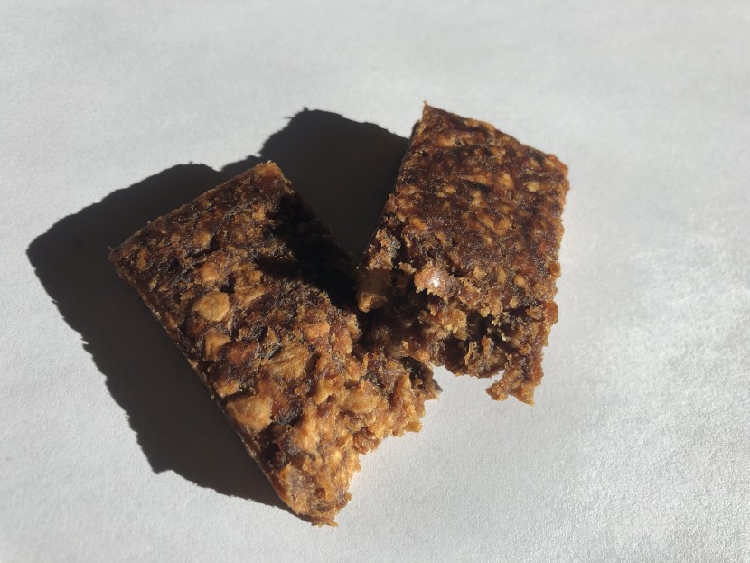 energy bar - that's it bar - 1 apple + 1/4 pineapple flavor is fruity goodness.
