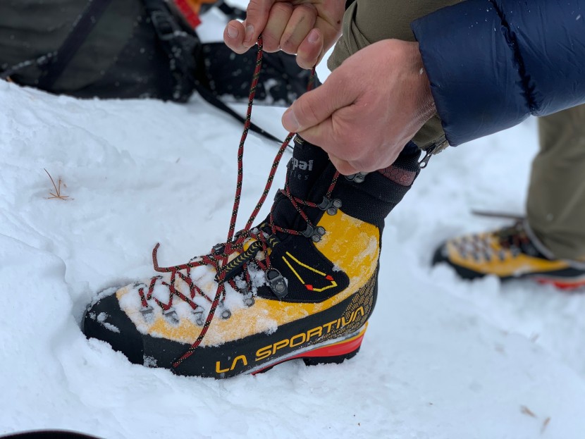 la sportiva nepal cube gtx - this boot has a simple lacing system.