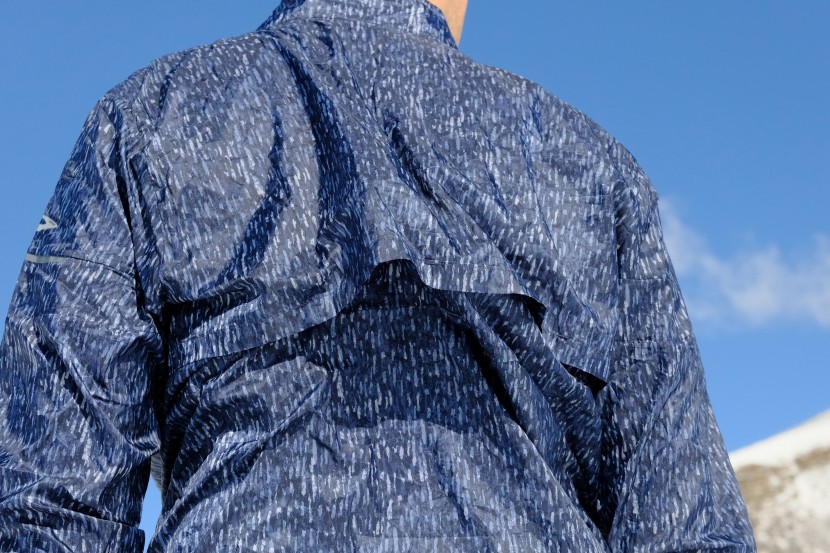 brooks lsd pullover - large back vents, similar to a flyfishing shirt, actually do let...