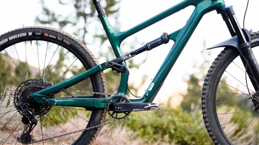 the frame has clean line, internal cable routing, chainstay and down...