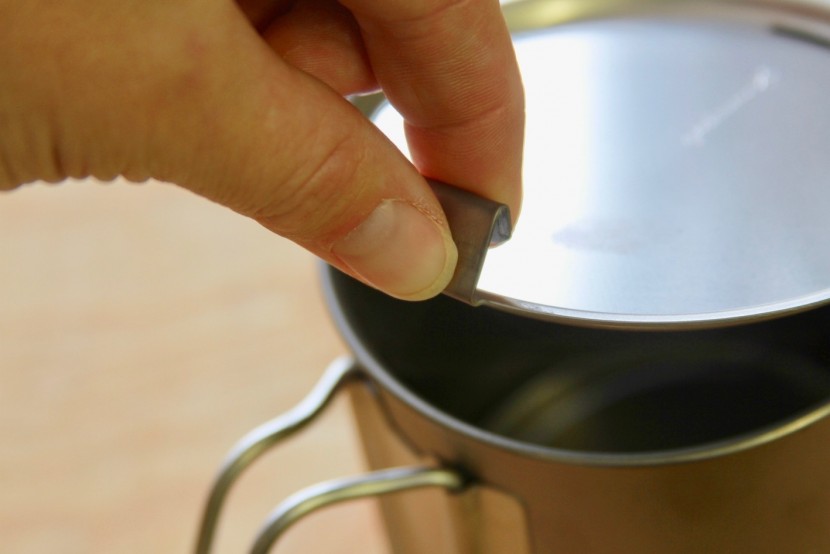 snow peak trek 700 titanium - the lid handle that doesn't actually heat up much after boiling...