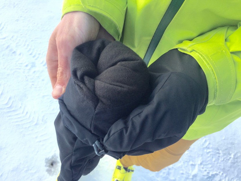 ski gloves - most gloves on the market feature synthetic insulation with a fleece...