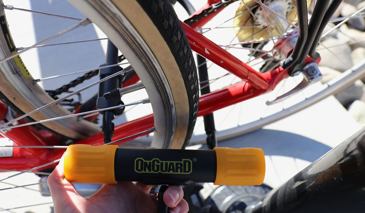 OnGuard Bulldog DT Review (The Bulldog DT lock offers average security and a surprising bit of versatility for a low-cost U-lock.)