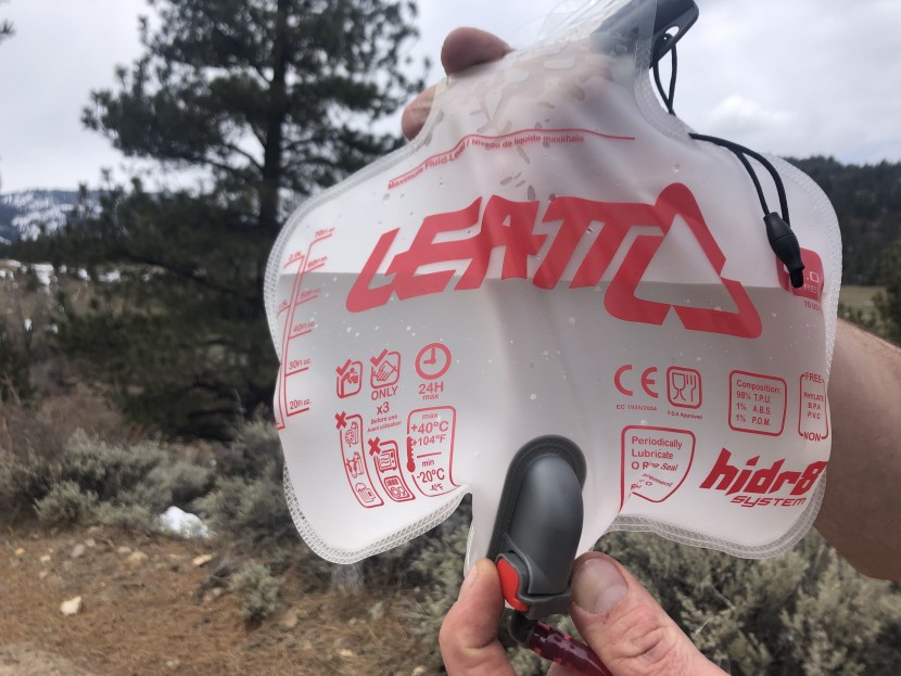 mountain bike hip pack - a quick-connect system makes cleaning and drying both the bladder...