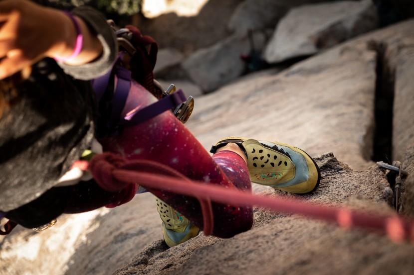 scarpa piki - after reaching the chains on a long crack and face pitch, her feet...