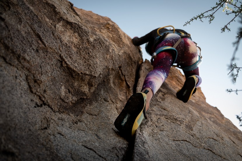 testing thin cracks with the scarpa piki.