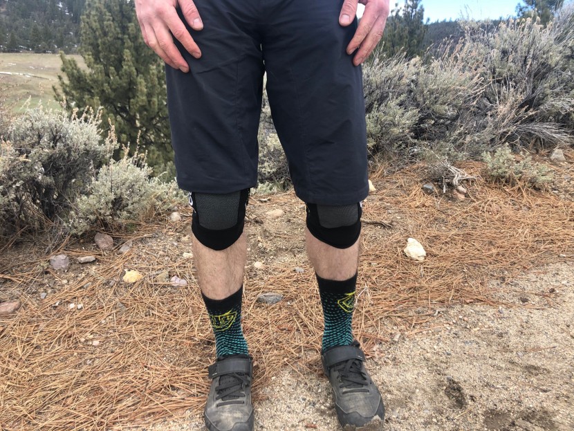 poc joint vpd system - these knee pads have a low-profile look to them. sleek.