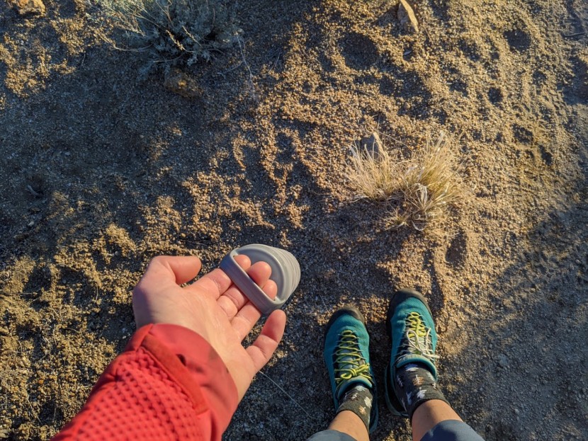 ello pure 20 - the carrying handle on the ello pure fit our three fingers...