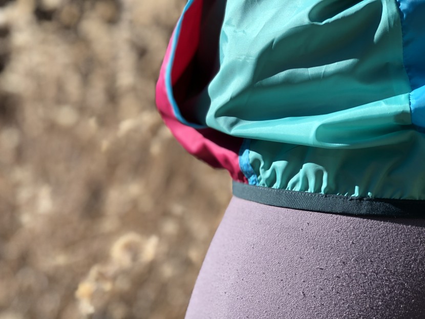 cotopaxi teca half-zip unisex - the elastic band around the bottom of the teca keeps it simple.