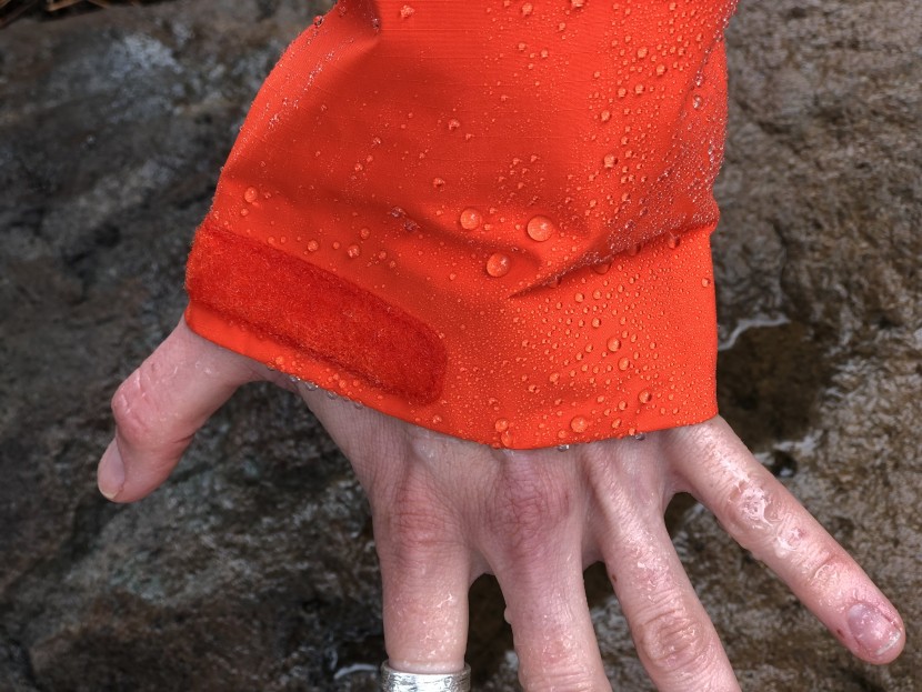 arc'teryx zeta sl for women - the zeta offers impressive protection and durability to keep you...