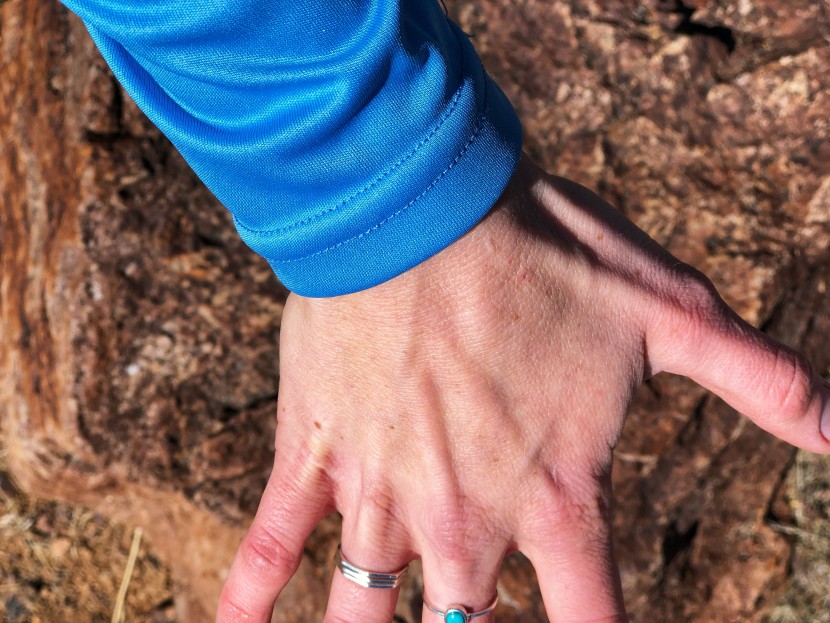 baleaf upf 50 crew for women - when we stretch out our arms, the sleeves come up past the wrist.