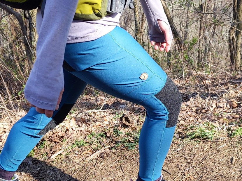 the reinforced knees add durability and comfort when kneeling down.