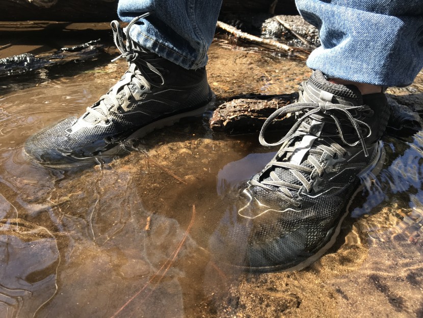 hoka toa gore-tex - the gore-tex liner performs well, keeping our feet dry even when...