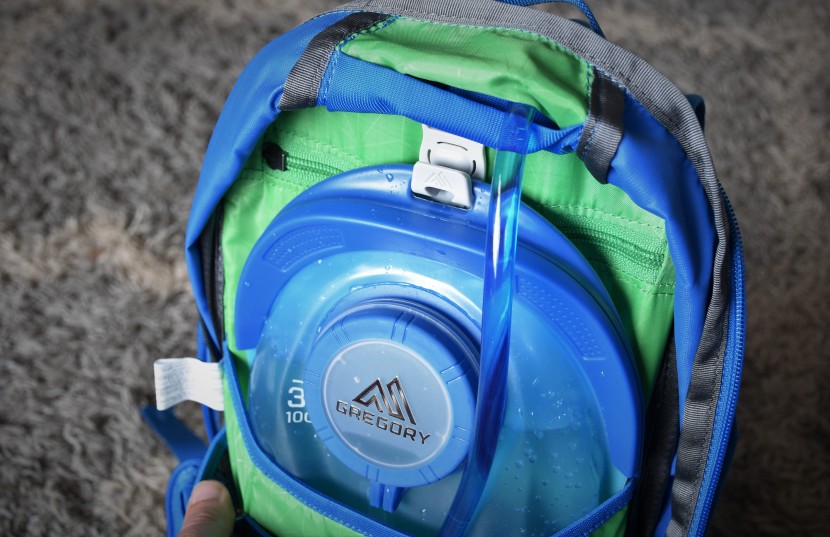 gregory endo 15l - the speedclip hydration hanger makes the reservoir easy to remove...