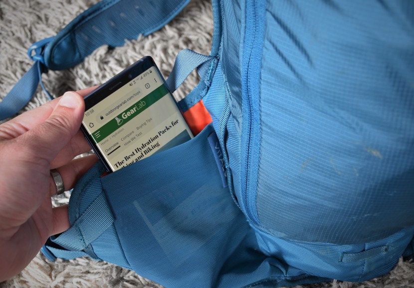 thule vital 6l - the stuff pockets on the hip belt are large enough to carry a modern...