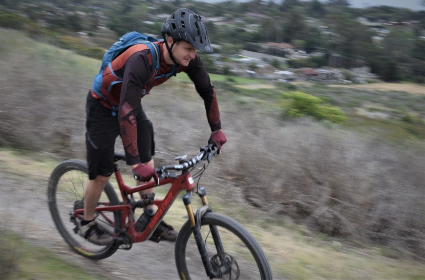 thule vital 6l - the retrakt system keeps the drinking hose securely attached and...