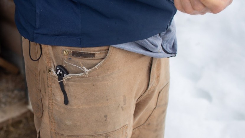 spyderco delica 4 - stowage of the delica is pretty visible, thanks to the pocket clip's...