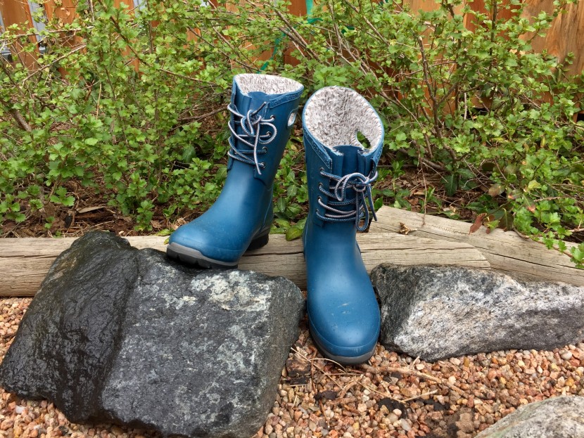 bogs amanda plush - a great hybrid boot that we are total fans of for their combination...