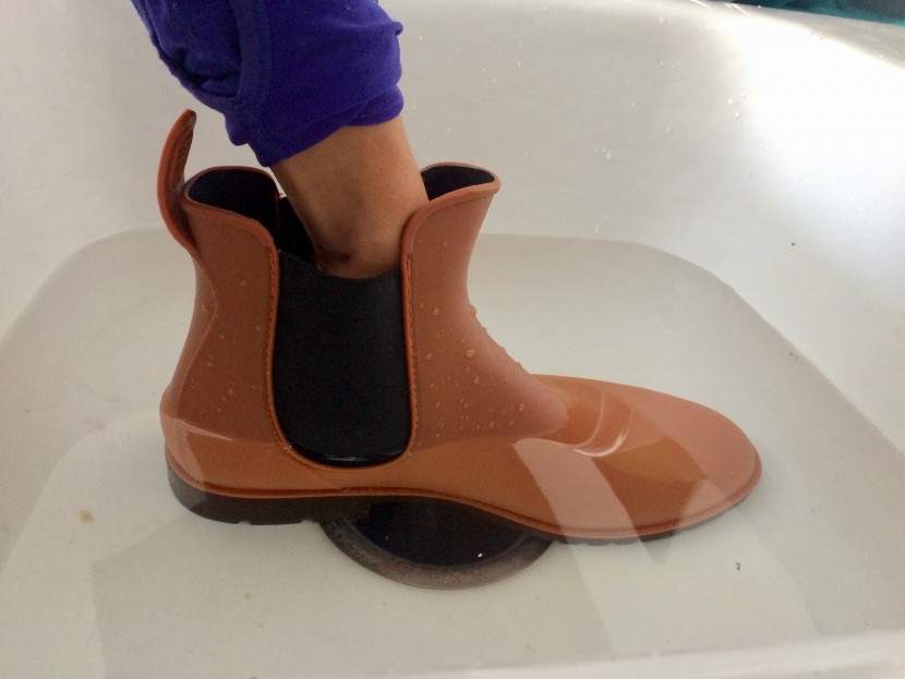 here we've filled the water to the height of the nylon, which has...