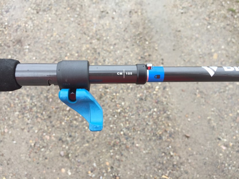 black diamond distance carbon flz - the locking mechanism is a spring loaded push button, and length...